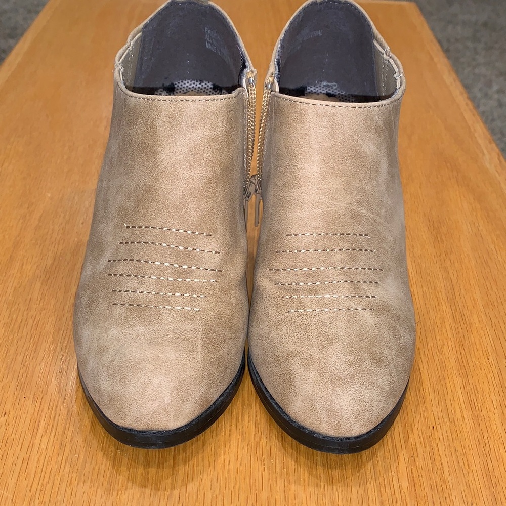 Cinderella of Boston Women's Tan Ankle Boots